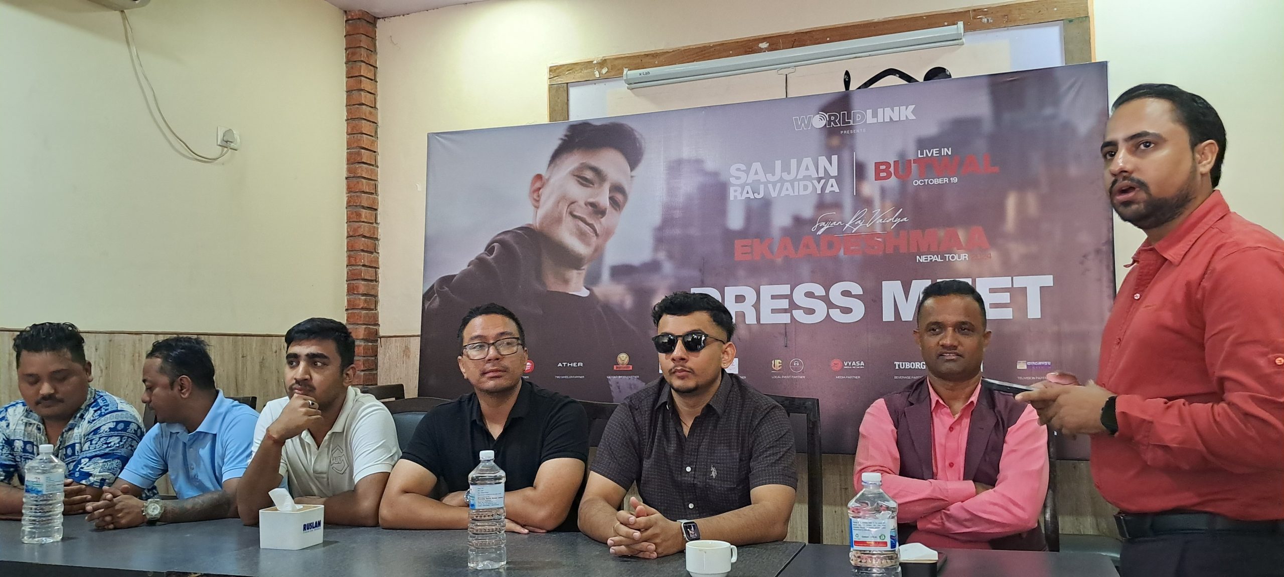 बुटवलमा गायक सज्जनराज वैद्यको लाईभ कन्सर्ट हुँदै