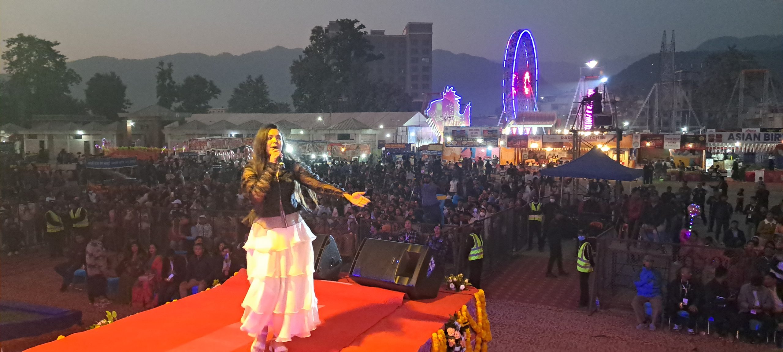 बुटवल मेलामा समिक्षाले नचाईन दर्शक