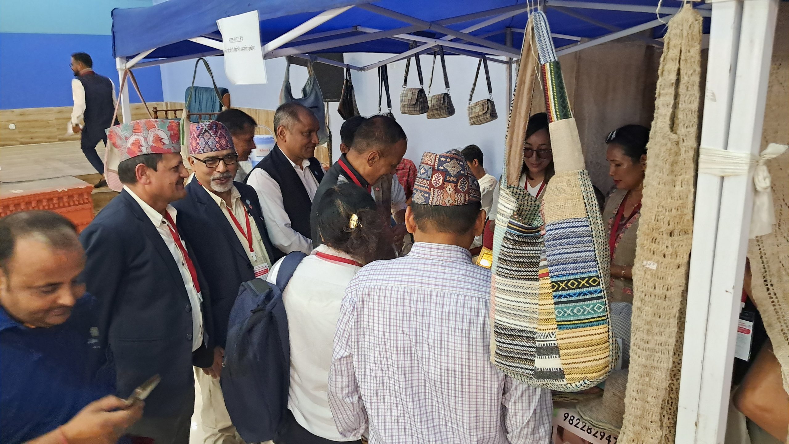 बुटवलमा लुम्बिनीका युवा उद्यमीका उत्पादनकाे प्रदर्शनी : दाङकाे अल्लाे उद्याेग उत्कृष्ट