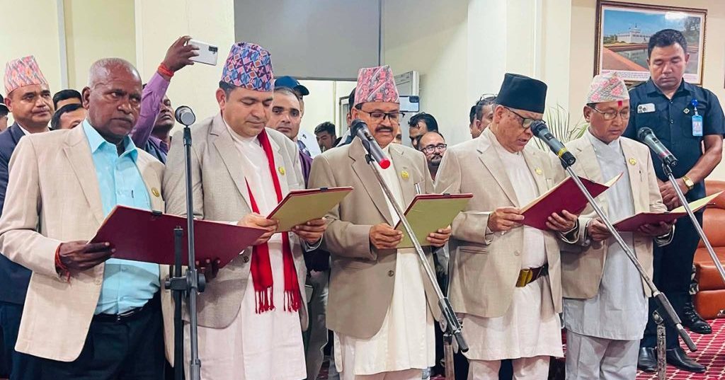 लुम्बिनीमा नवनियुक्त मन्त्रीहरुले लिए शपथ