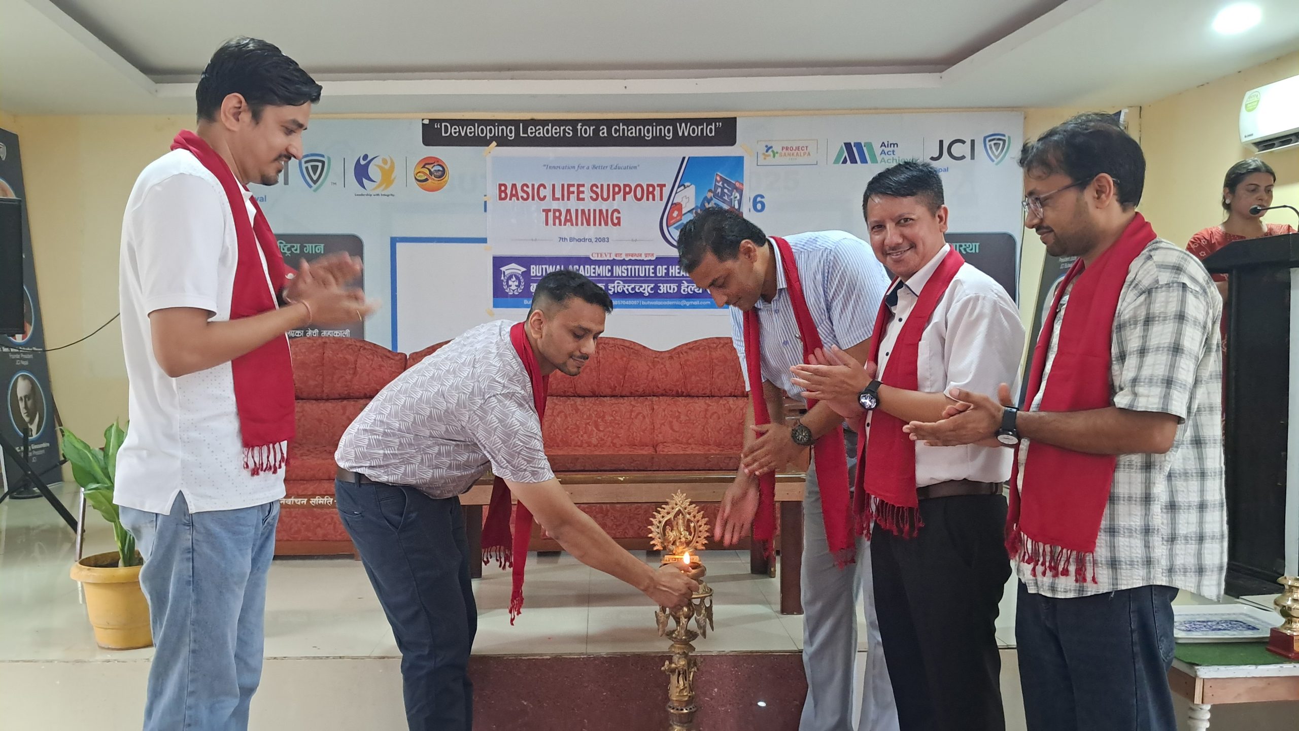 बुटवल एकेडेमिक इन्स्टिच्यूटमा विद्यार्थीलाई बेसिक लाइफ सपोर्ट तालिम