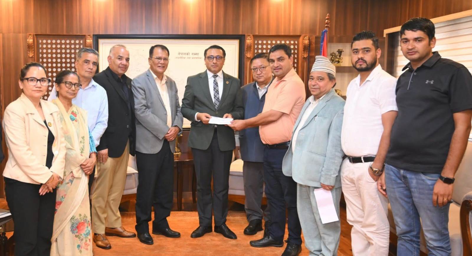 बाढी प्रभावितको राहत तथा पुन:स्थापनाका लागि कांग्रेसले दियो सरकारलाई १ करोड